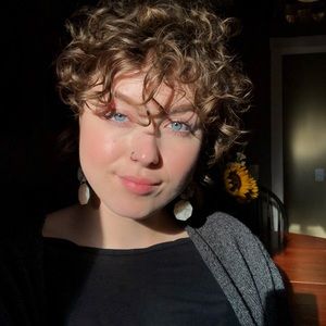 Meet your Posher, Chloe